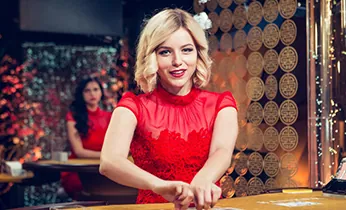 Điện thoại Android hiển thị mã QR và nút tải APK của ứng dụng 123dzo